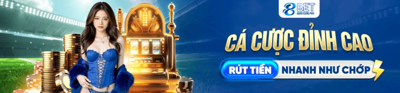 Sân vận động với trận đấu bóng đá đang diễn ra, ánh sáng xanh lá vàng rực rỡ tượng trưng cho cá cược thể thao 789clup Casino